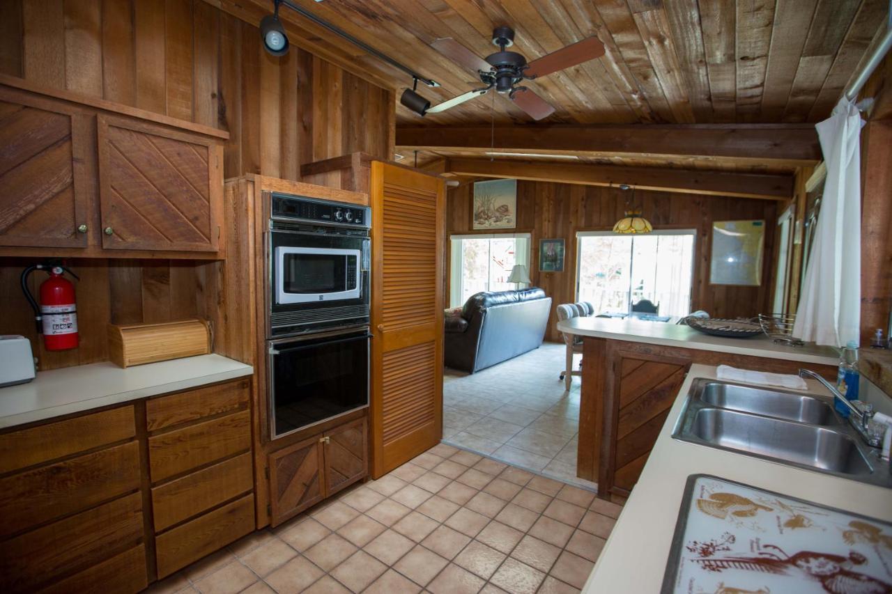 Riverfront Treetop Bungalow Homosassa Exterior photo